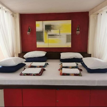Casa Conchita Bed & Breakfast Taal Exterior foto